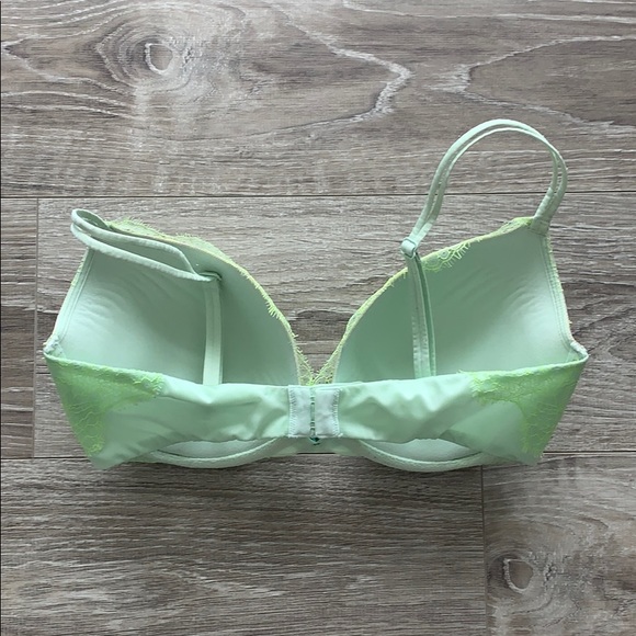 Victoria Secret Very Sexy Push Up Bra. - Picture 2 of 3